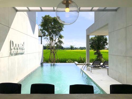 Swimming pool, Doowall Hotel in Mae Lao