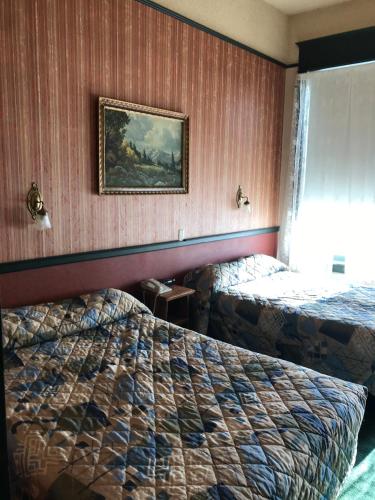 Queen Room with Two Queen Beds - Smoking