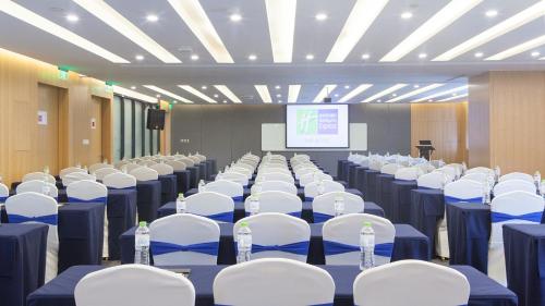 Holiday Inn Express Chengdu Airport Zone(Chengdu Shuangliu International Airport Branch), an IHG Hotel