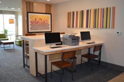 Holiday Inn Express & Suites - Charlotte NE - University Area, an IHG Hotel in Charlotte, USA