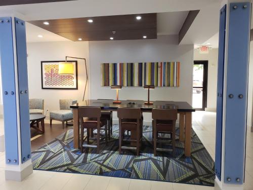 Holiday Inn Express Arlington Interstate 20 Parks Mall, an IHG Hotel