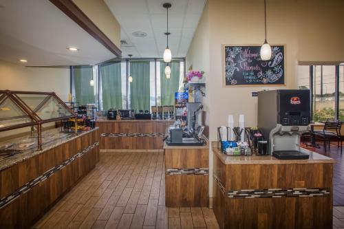 Ramada by Wyndham Statesville - image 9