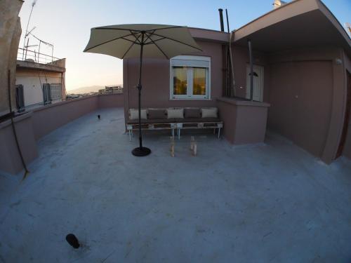 Psirri Artistic Rooftop Apartment with Acropolis View