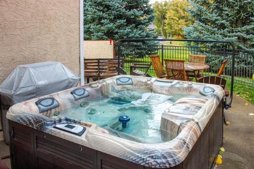Crazy Horse Retreat in Hermosa, USA