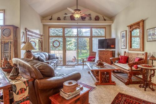 Crazy Horse Retreat in Hermosa, USA
