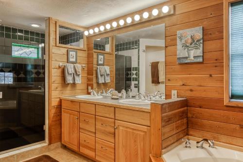 Split Pine Cabin in Pagosa Springs, USA