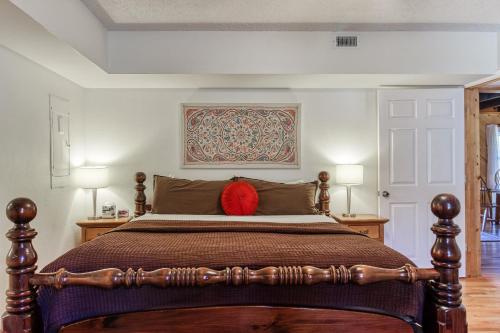 Split Pine Cabin - image 7