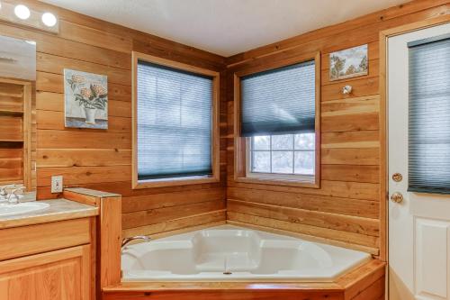 Split Pine Cabin in Pagosa Springs, USA