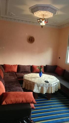 2 bedrooms, 5 beds