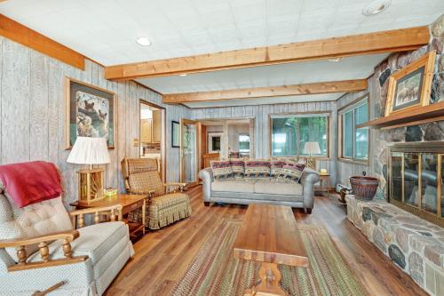 Artist's Cove - image 4