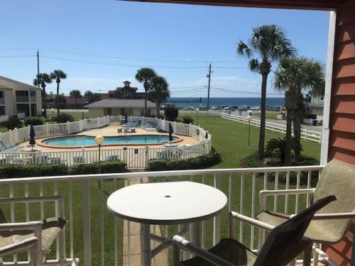 Tradewinds Condominium #26 by Destin Getaways - image 2