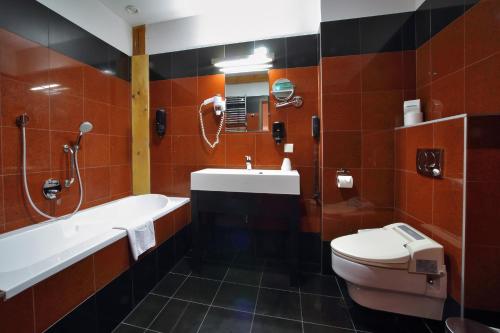 Fürdőszoba, Hotel Spichrz in Borcz