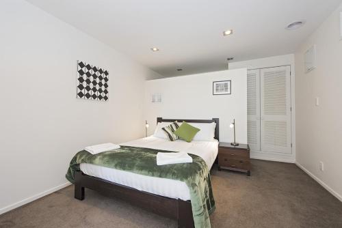 Perfect Central Location, 1/2 way CBD & Airport