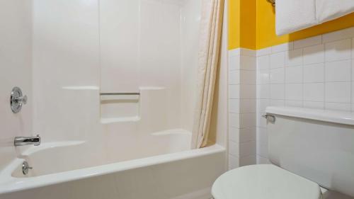 SureStay Hotel by Best Western Greenville - image 9
