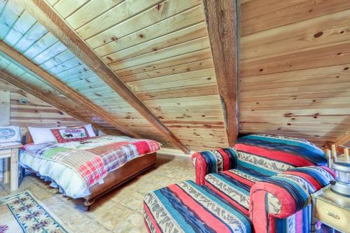 The Creekside Cabin - main image