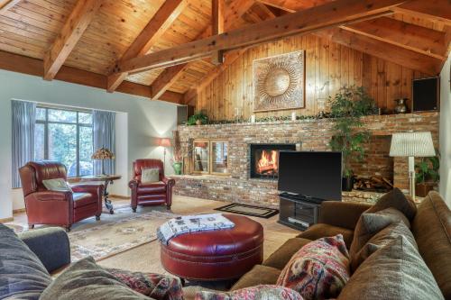 Skyland Retreat - Max nighttime occupancy of 8