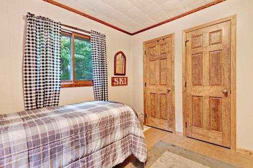Cottage on High Lake - image 8