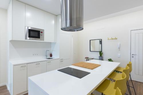 Bright Modern Apt in Porto by GuestReady - E - image 2