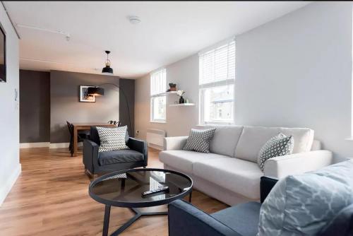 Amazing Modern 2 Bedroom Apartment In Zone 1!, , London