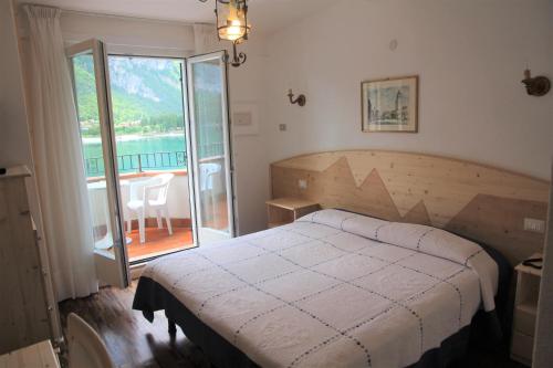Double or Twin Room with Balcony and Lake and Mountain View