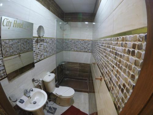 City Hotel - Photo 2