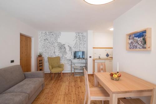 Apartment with Mountain View