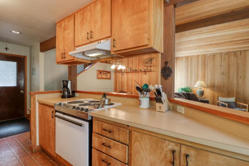 Black Butte Ranch: Authentic Ranch Cabin - image 8
