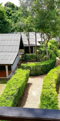 Garden, Banyan Resort@Rayong near Suan Son (Phe Arboretum)