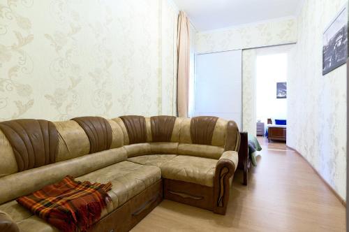 S12-58 MODERN APARTHOTEL WITH TWO 2BEDROOMS IN CENTRAL KIEV - BESSARABSKA SQUERE - GULLIVER MALL - OLYMPIC STADIUM - PALACE OF SPORTS - Saksahanskoho St 12Б - image 3