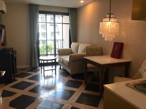 Espana Condo by Som thumbnail 5