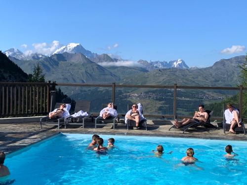 Swimming pool, Arc 1950 aux pieds des pistes near Mount Pourri