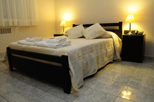 2 twin beds