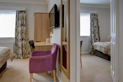 1 king bed, 2 twin beds