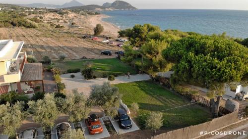  Artemis Suites in Romanós