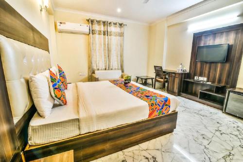 Hotel Mavens White Golf Course Road Gurgaon