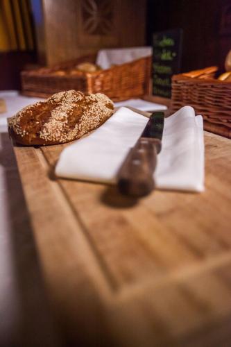 Basekamp Mountain Budget Hotel - image 11