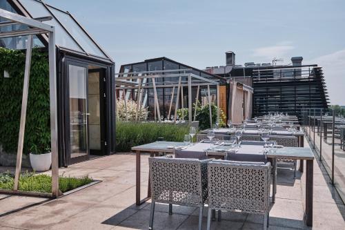 225014857 Hotel Monopol