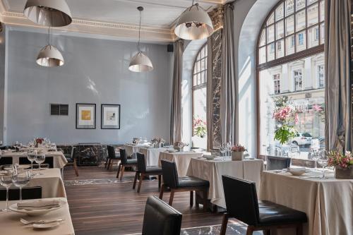 225014940 Hotel Monopol
