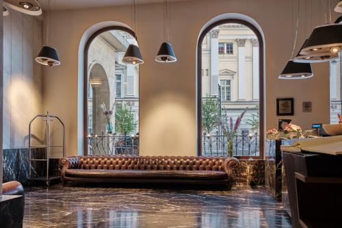 225014966 Hotel Monopol