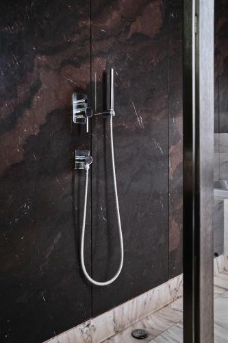 225015008 Hotel Monopol