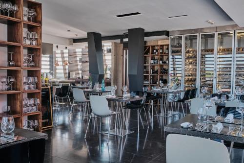 225015079 Hotel Monopol