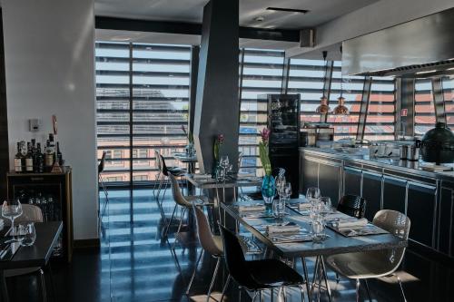 225015094 Hotel Monopol