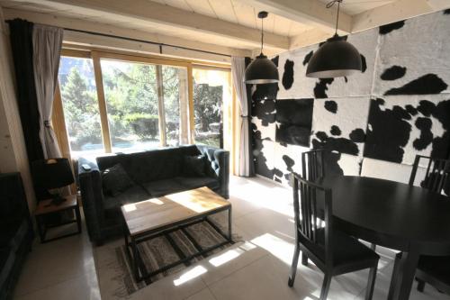 Superior Chalet image 9