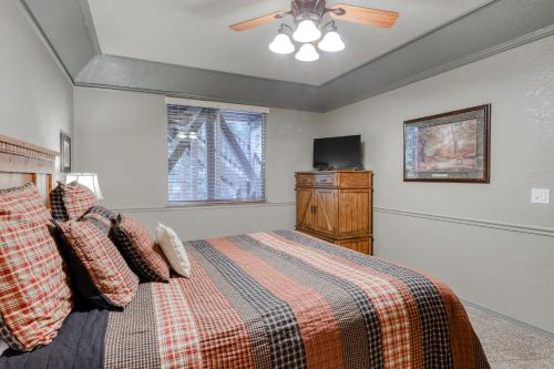 Lazy Bear Lodge - image 2