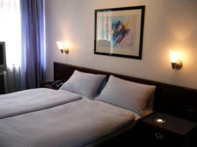 Hotel Berliner Hof - image 11