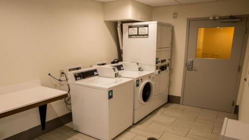 Holiday Inn Express - Columbus - Dublin an IHG Hotel - image 10