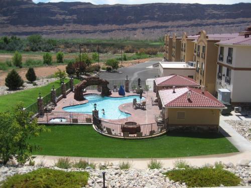 Holiday Inn Express Hotel & Suites Moab an IHG Hotel - image 2