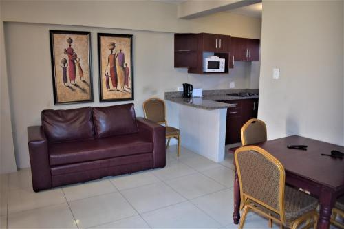 Emakhosini Self-Catering Apartments - Tap to explore photos