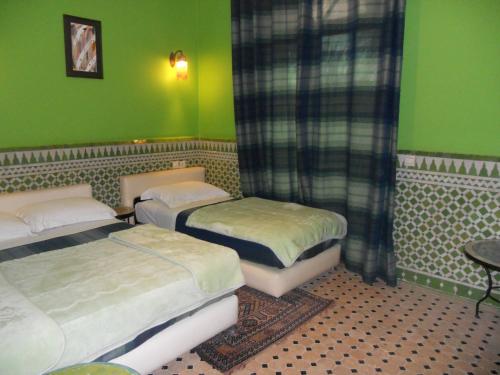 1 double bed, 1 twin bed