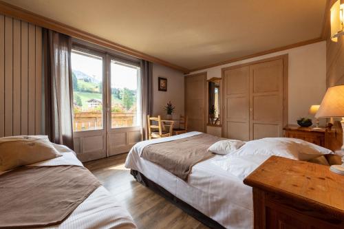 1 double bed, 1 twin bed